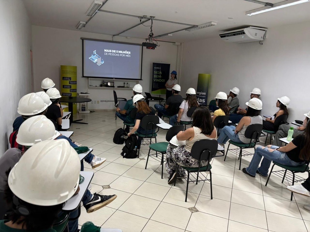 Estudantes de Engenharia Civil da UFLA visitam a UHE Funil para experiência técnica - Aliança Energia