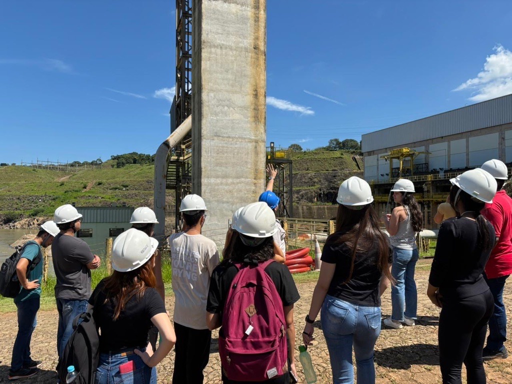 Estudantes de Engenharia Civil da UFLA visitam a UHE Funil para experiência técnica - Aliança Energia