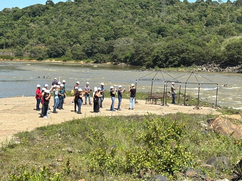 Estudantes de Engenharia Civil da UFLA visitam a UHE Funil para experiência técnica - Aliança Energia